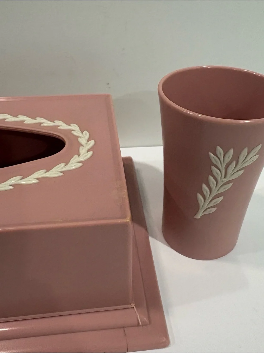Vtg MCM Tissue Box Holder Bathroom Set Mauve Pink Plastic White Trim Fesco